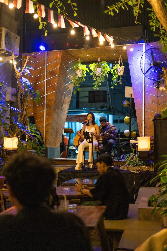 Guests enjoying live music night at Camino Jimbaran